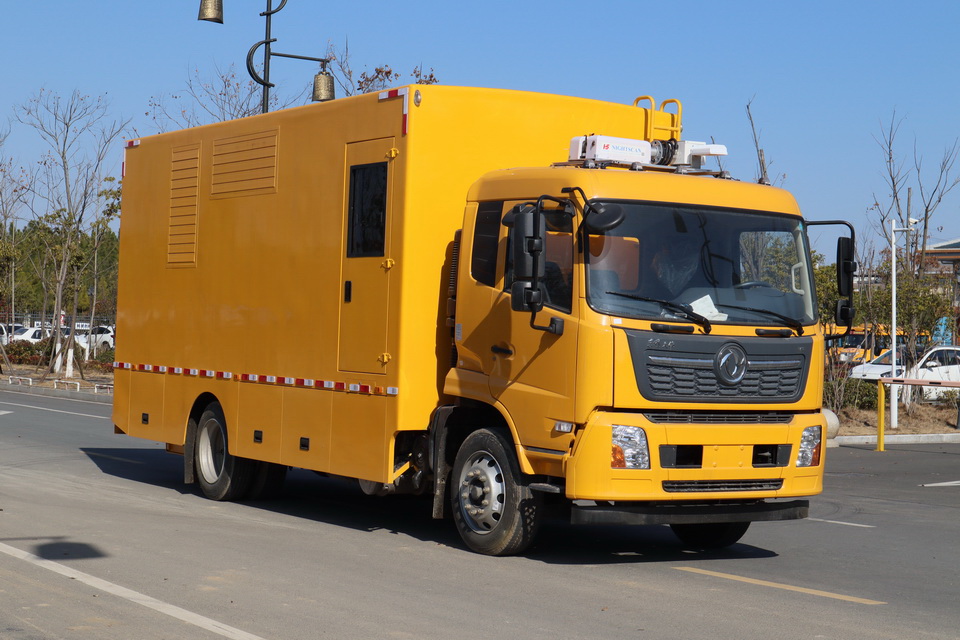 東風(fēng)天錦200KW移動(dòng)電源車